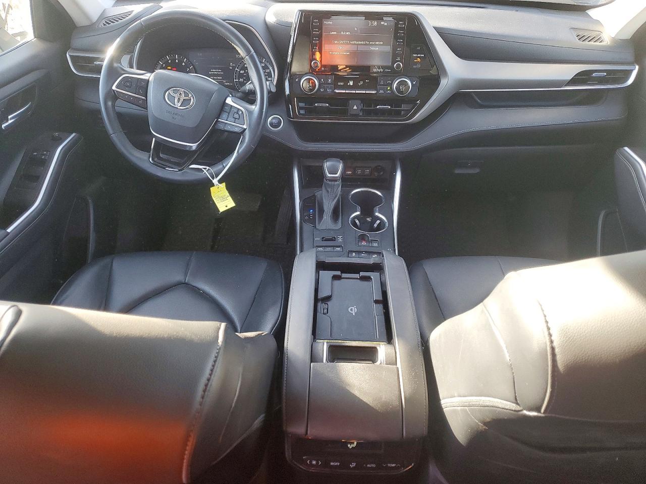 2021 TOYOTA HIGHLANDER XLE photo 22