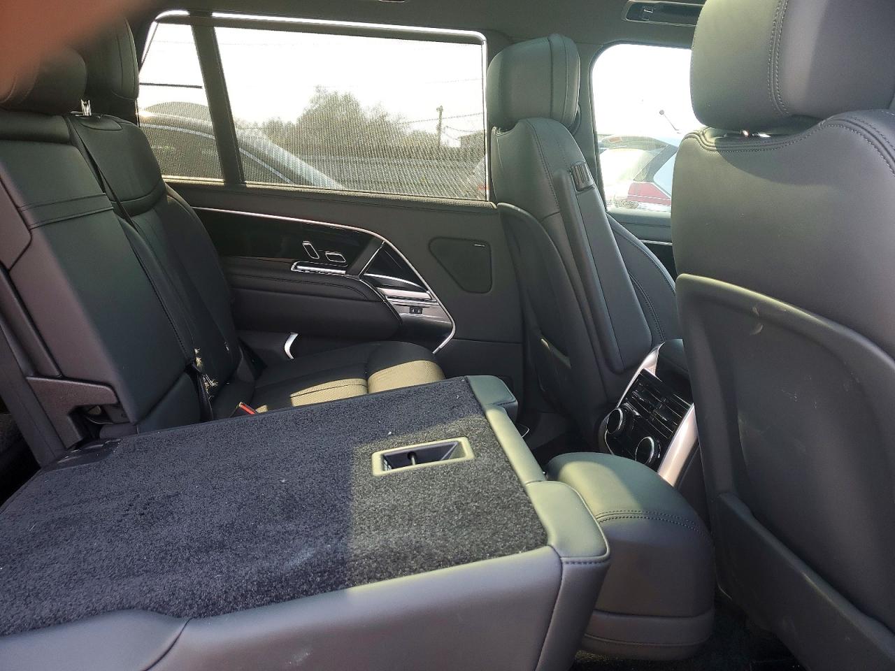 2025 LAND ROVER RANGE ROVER SE photo 31