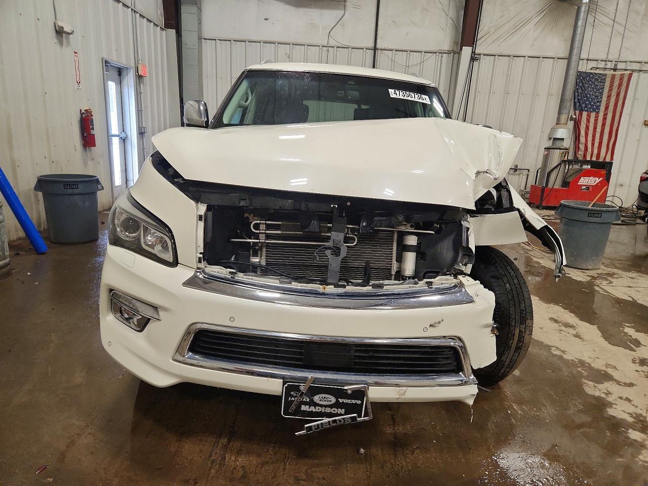 2017 INFINITI QX80 BASE photo 9