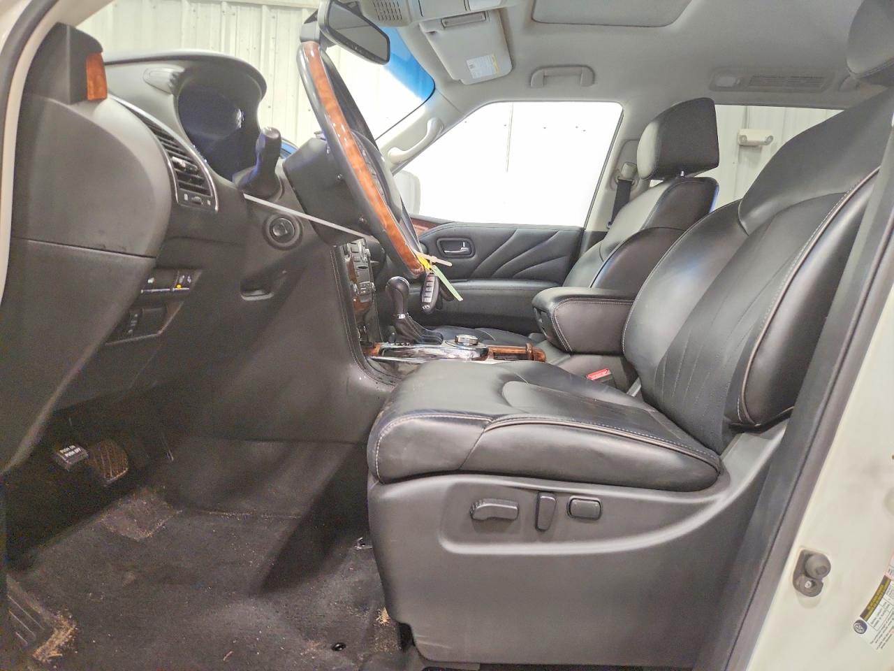 2017 INFINITI QX80 BASE photo 13