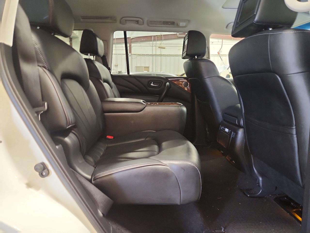 2017 INFINITI QX80 BASE photo 19