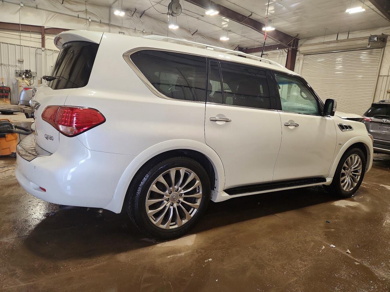 2017 INFINITI QX80 BASE photo 5