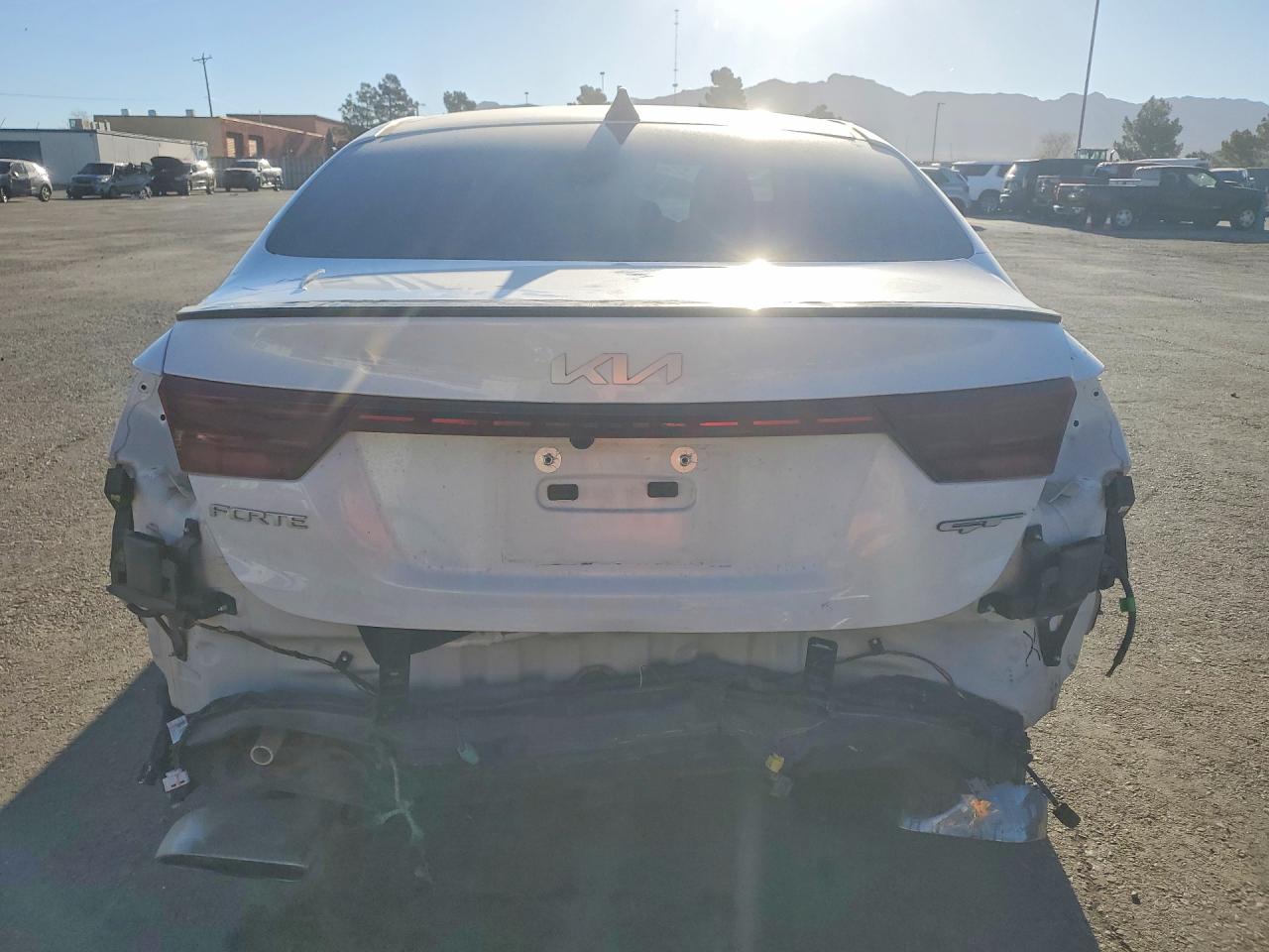 2024 KIA FORTE GT photo 6