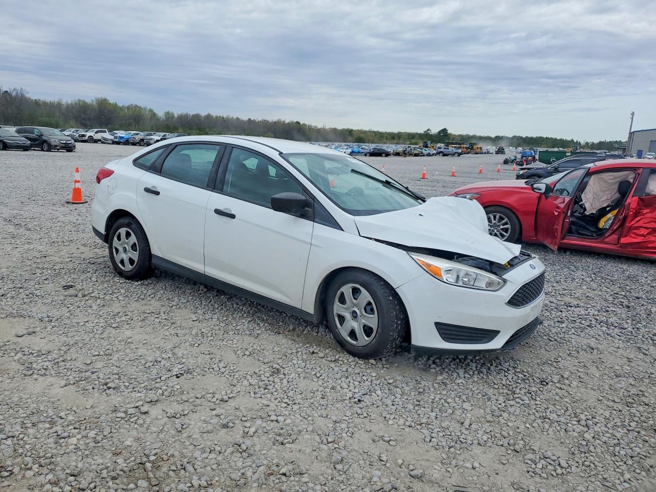 2018 FORD FOCUS S photo 4
