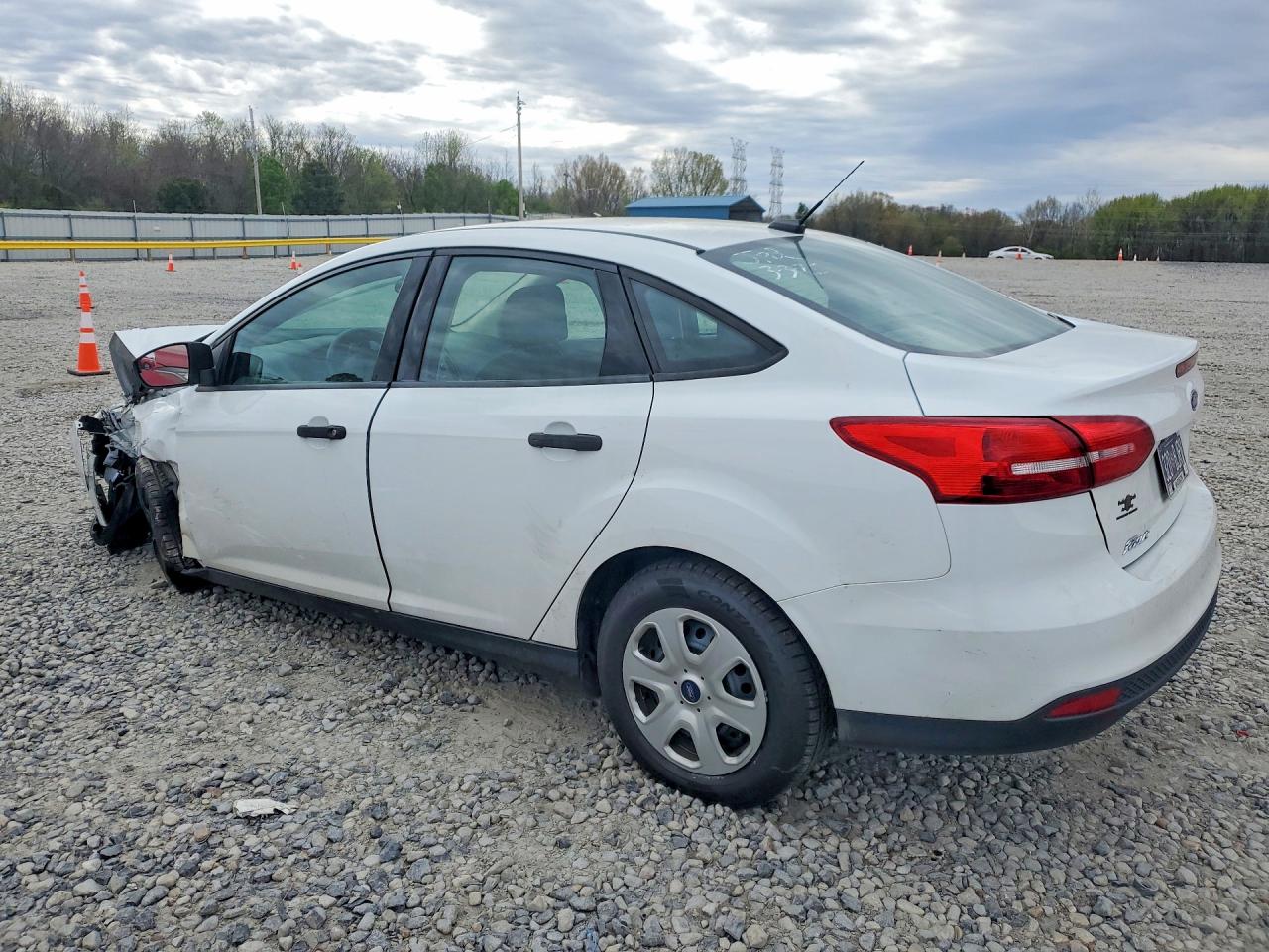 2018 FORD FOCUS S photo 2