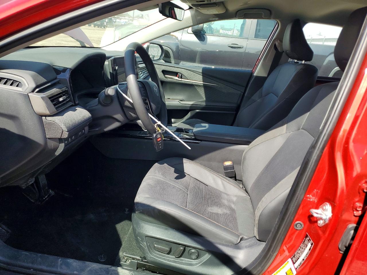 2025 TOYOTA CAMRY XLE photo 13