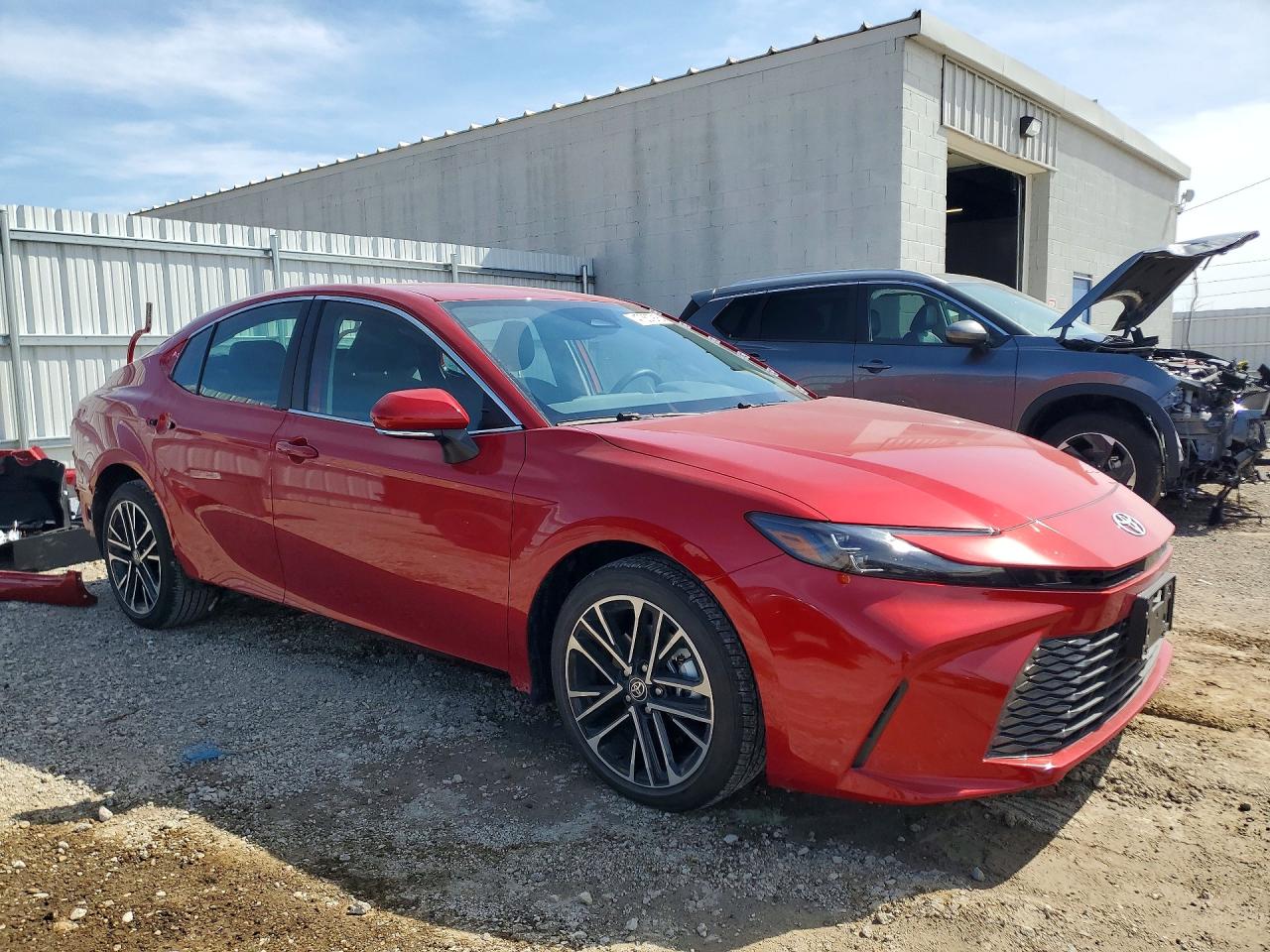 2025 TOYOTA CAMRY XLE photo 7