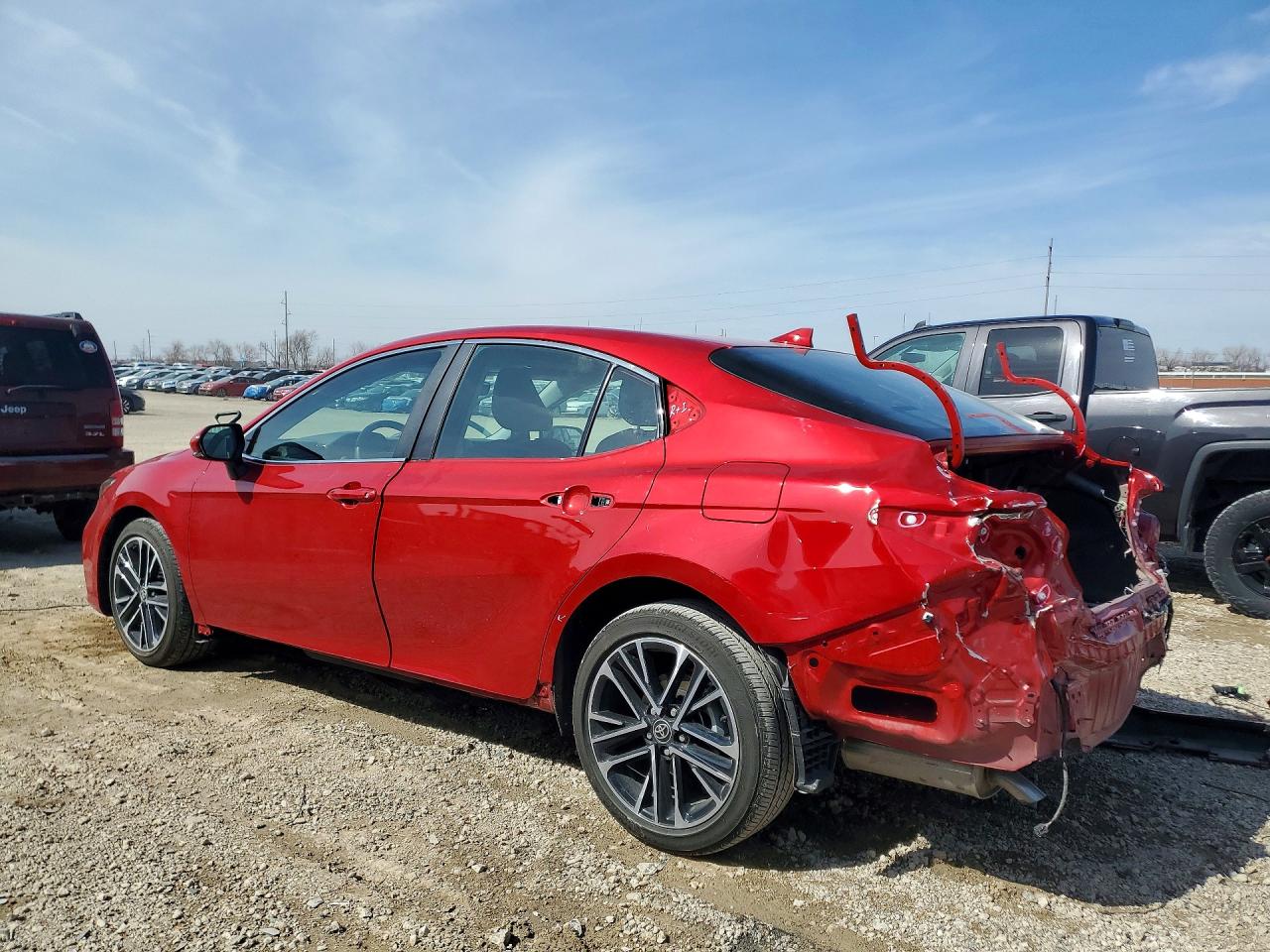 2025 TOYOTA CAMRY XLE photo 3