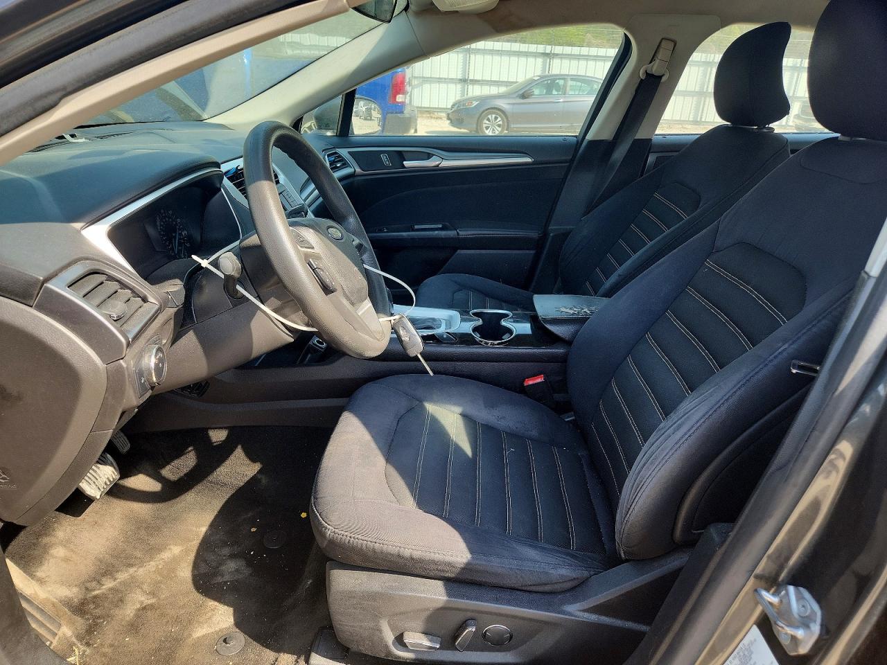 2015 FORD FUSION SE photo 19
