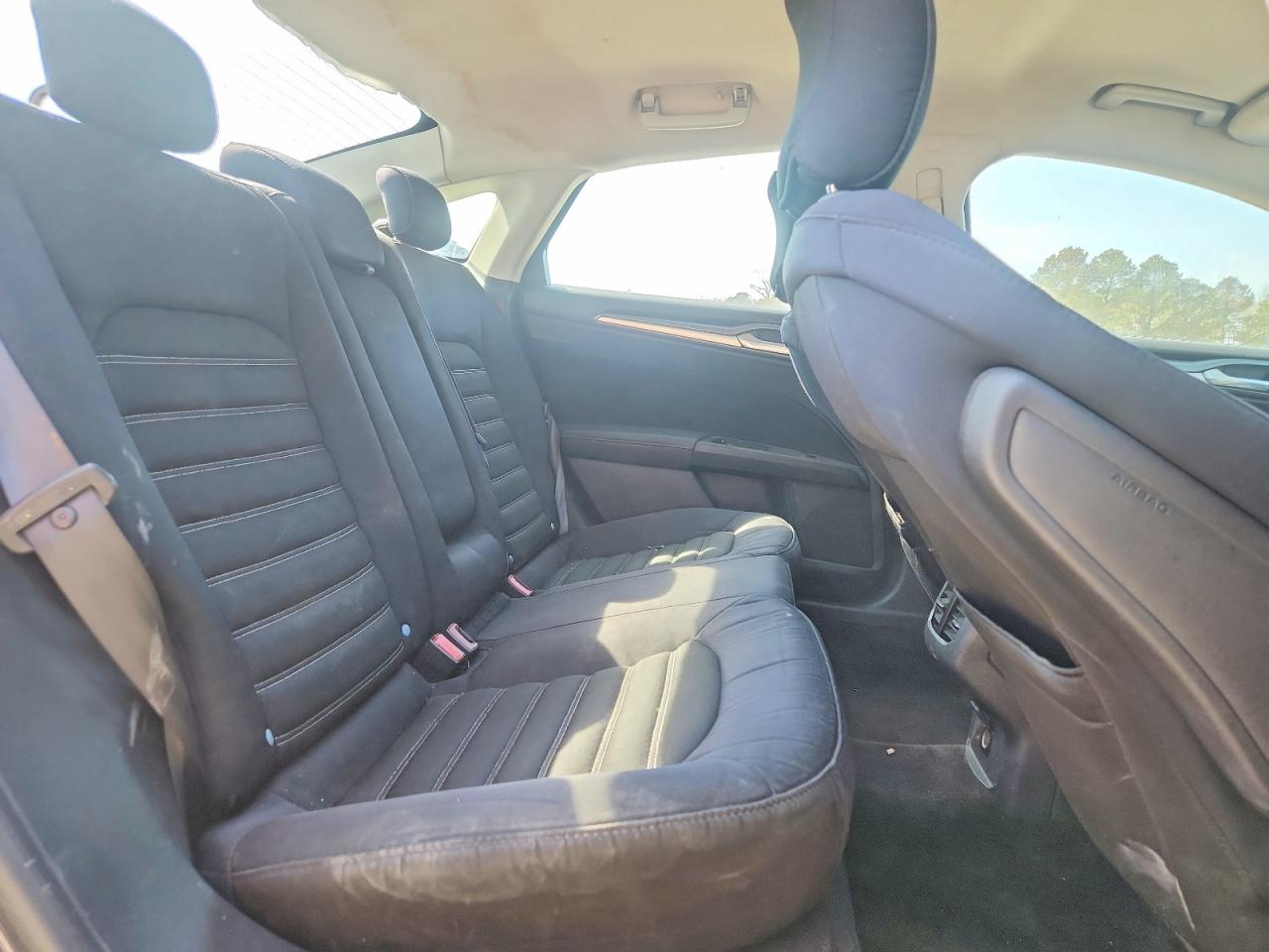2015 FORD FUSION SE photo 28
