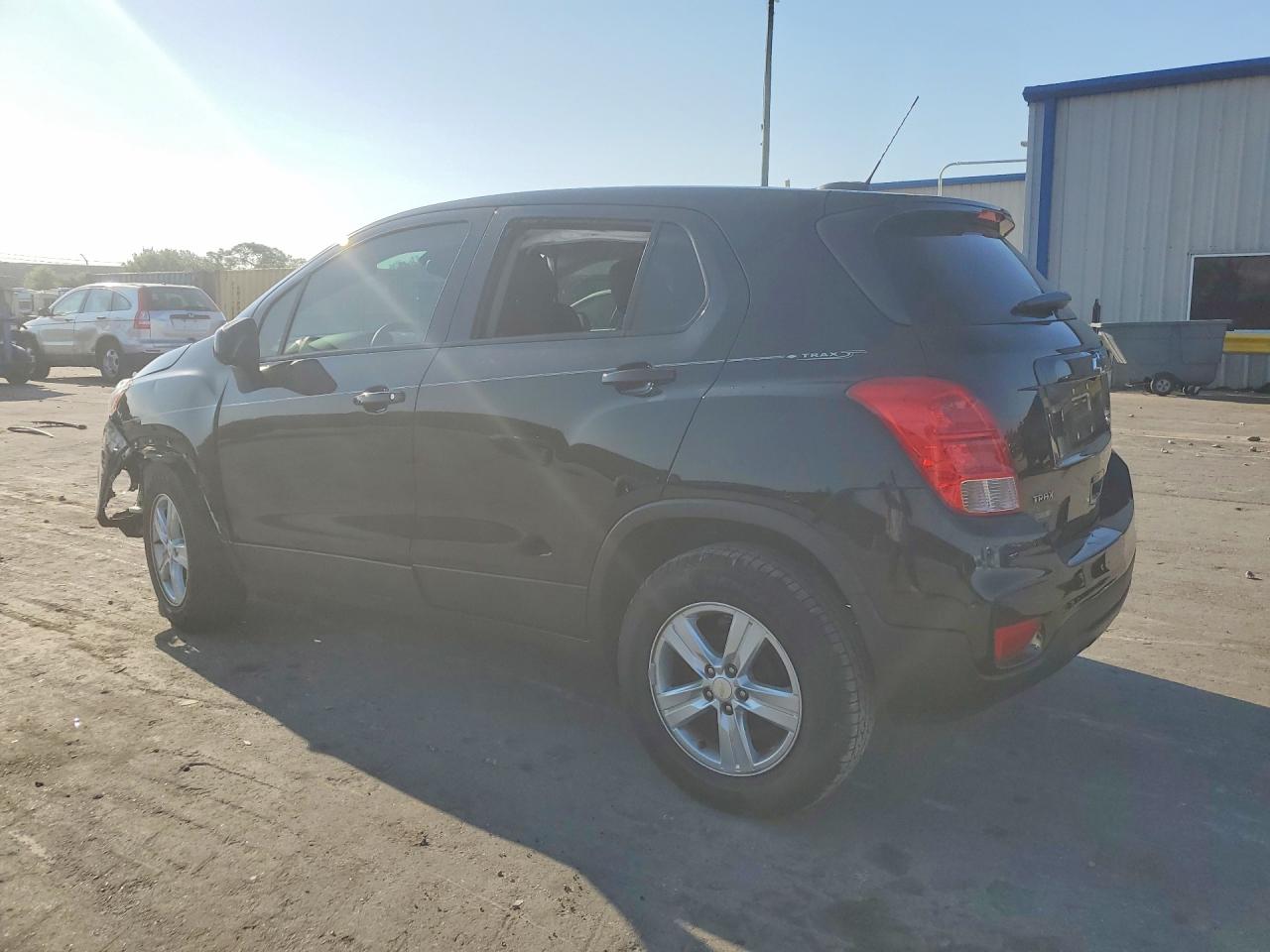 2022 CHEVROLET TRAX LS photo 3
