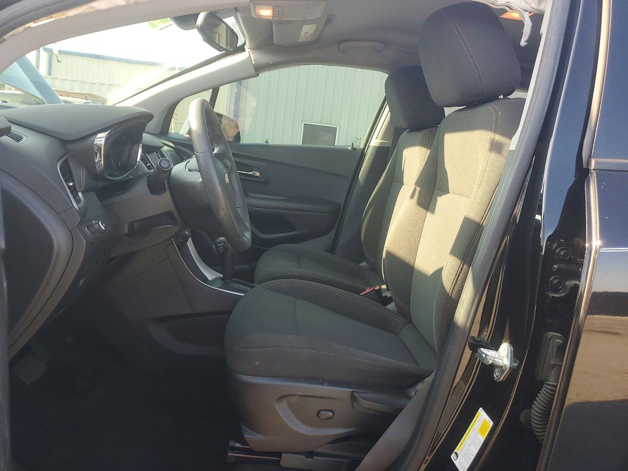 2022 CHEVROLET TRAX LS photo 13