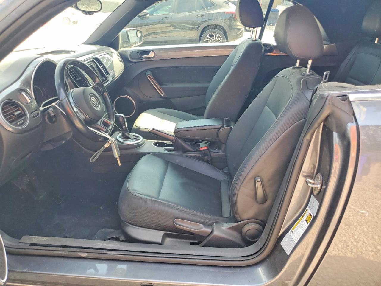 2016 VOLKSWAGEN BEETLE S photo 13