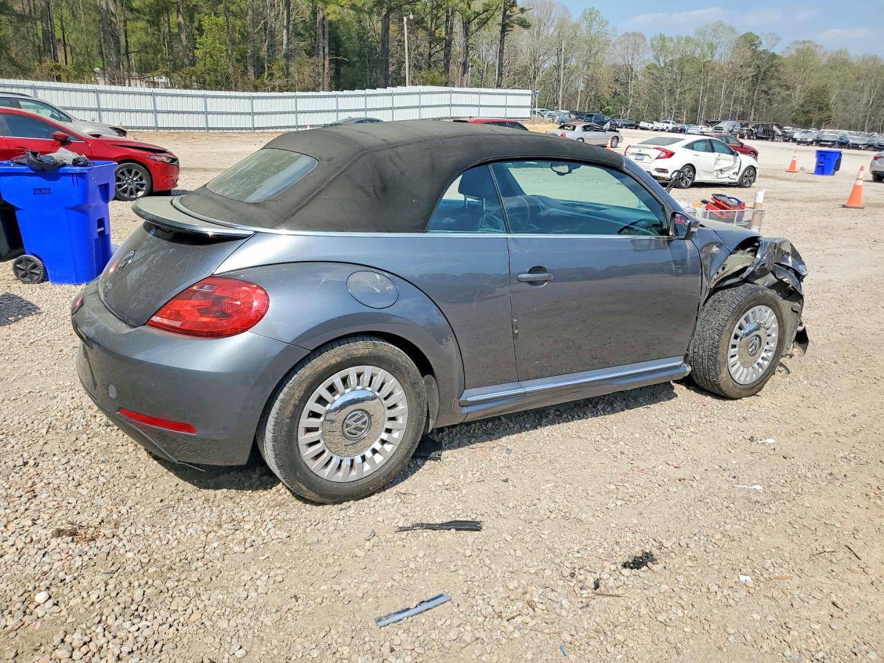 2016 VOLKSWAGEN BEETLE S photo 5