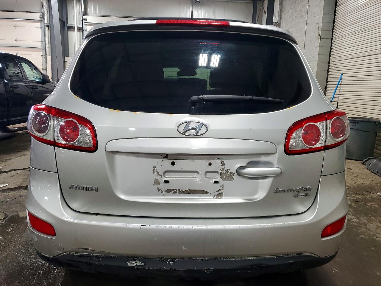 2011 HYUNDAI SANTA FE SE photo 16