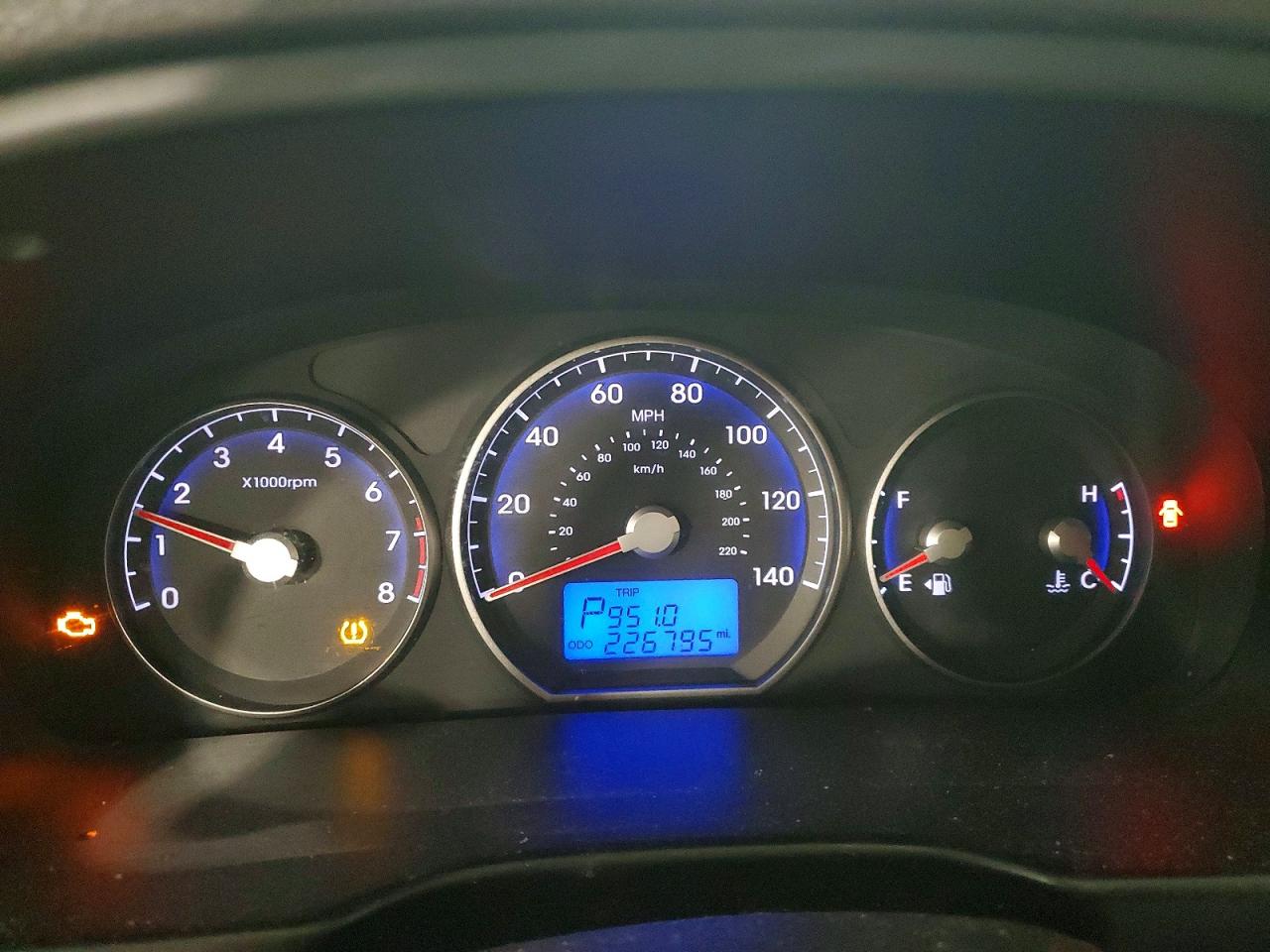 2011 HYUNDAI SANTA FE SE photo 25
