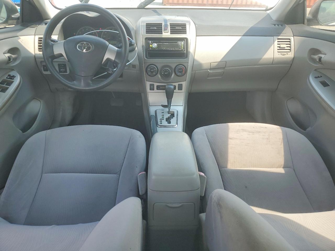 2011 TOYOTA COROLLA LE photo 22