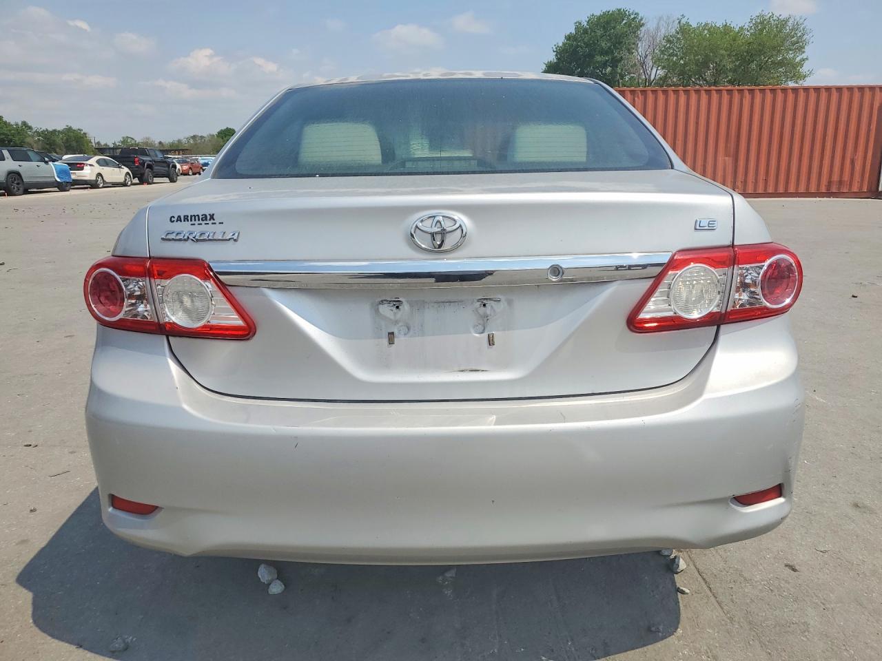 2011 TOYOTA COROLLA LE photo 16