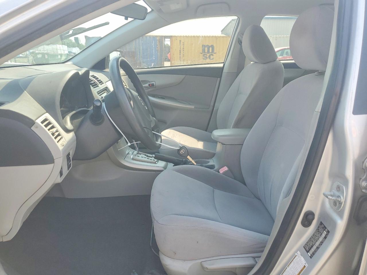 2011 TOYOTA COROLLA LE photo 19