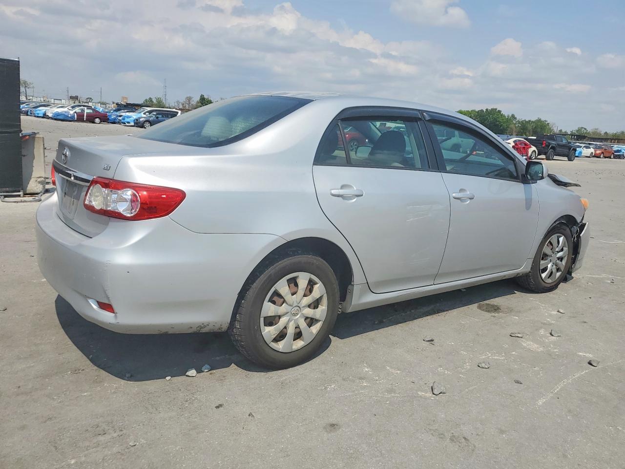2011 TOYOTA COROLLA LE photo 7