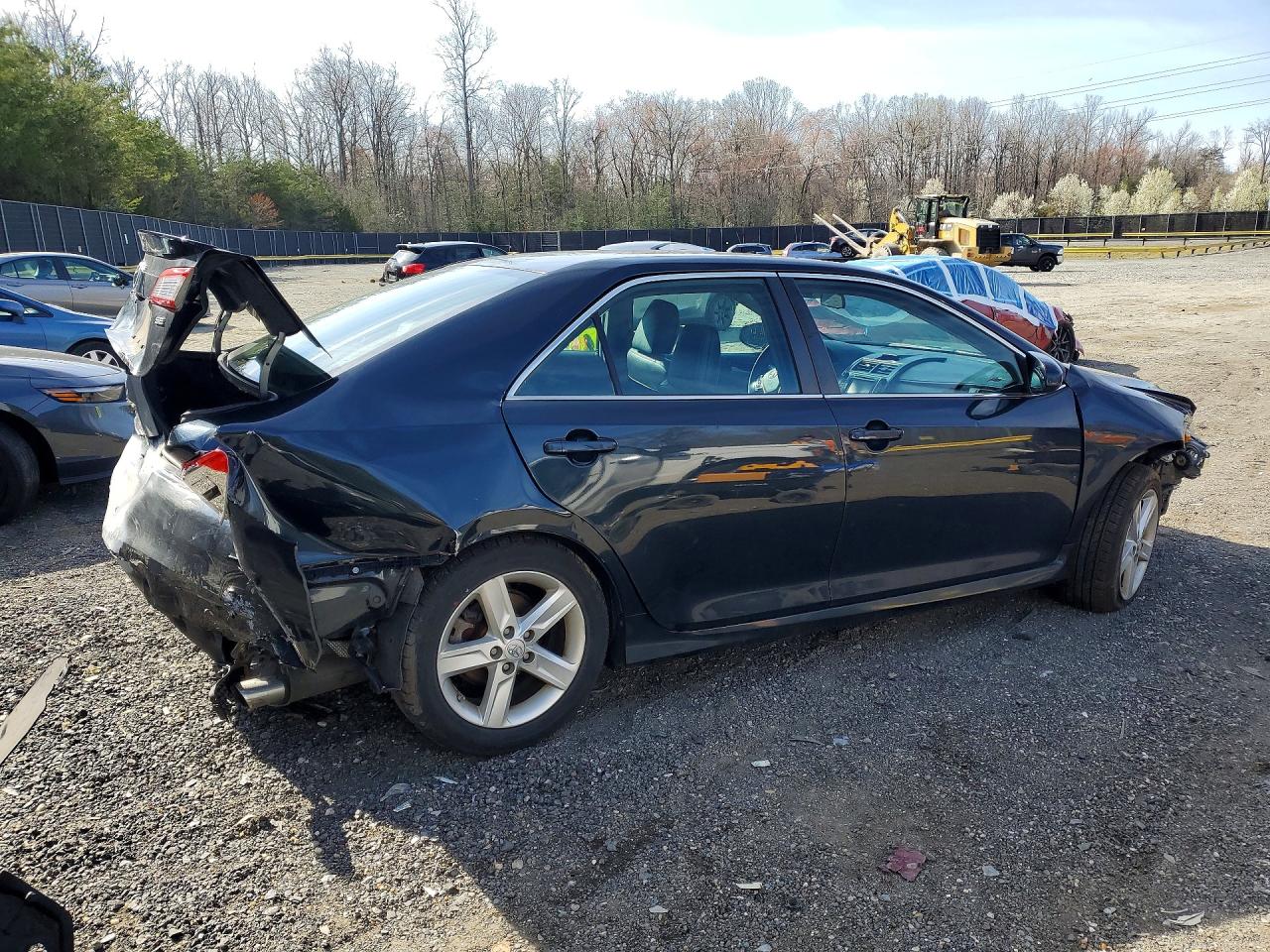 2014 TOYOTA CAMRY SE photo 5