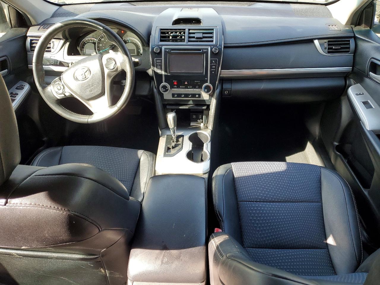2014 TOYOTA CAMRY SE photo 15