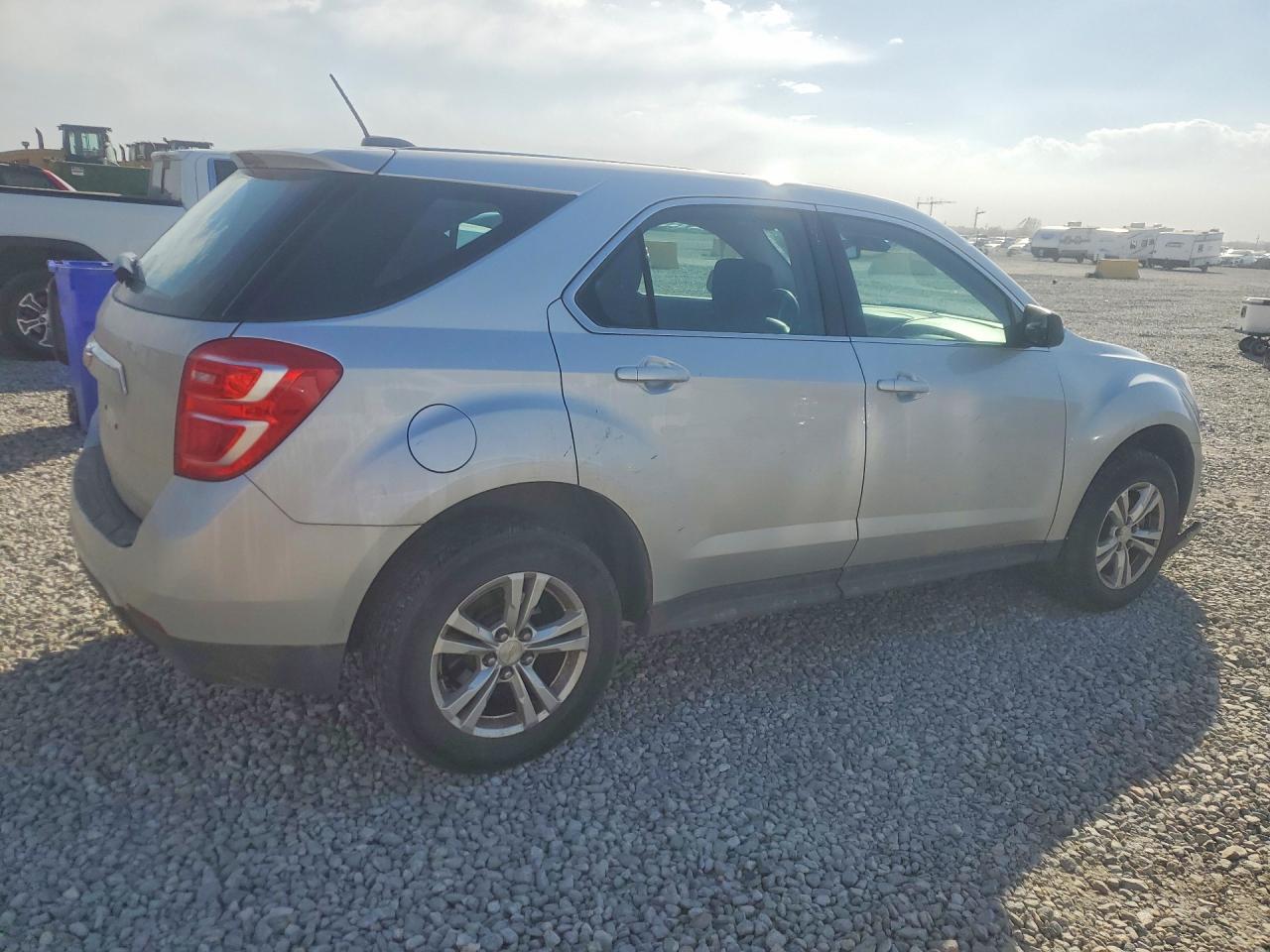 2017 CHEVROLET EQUINOX LS photo 3