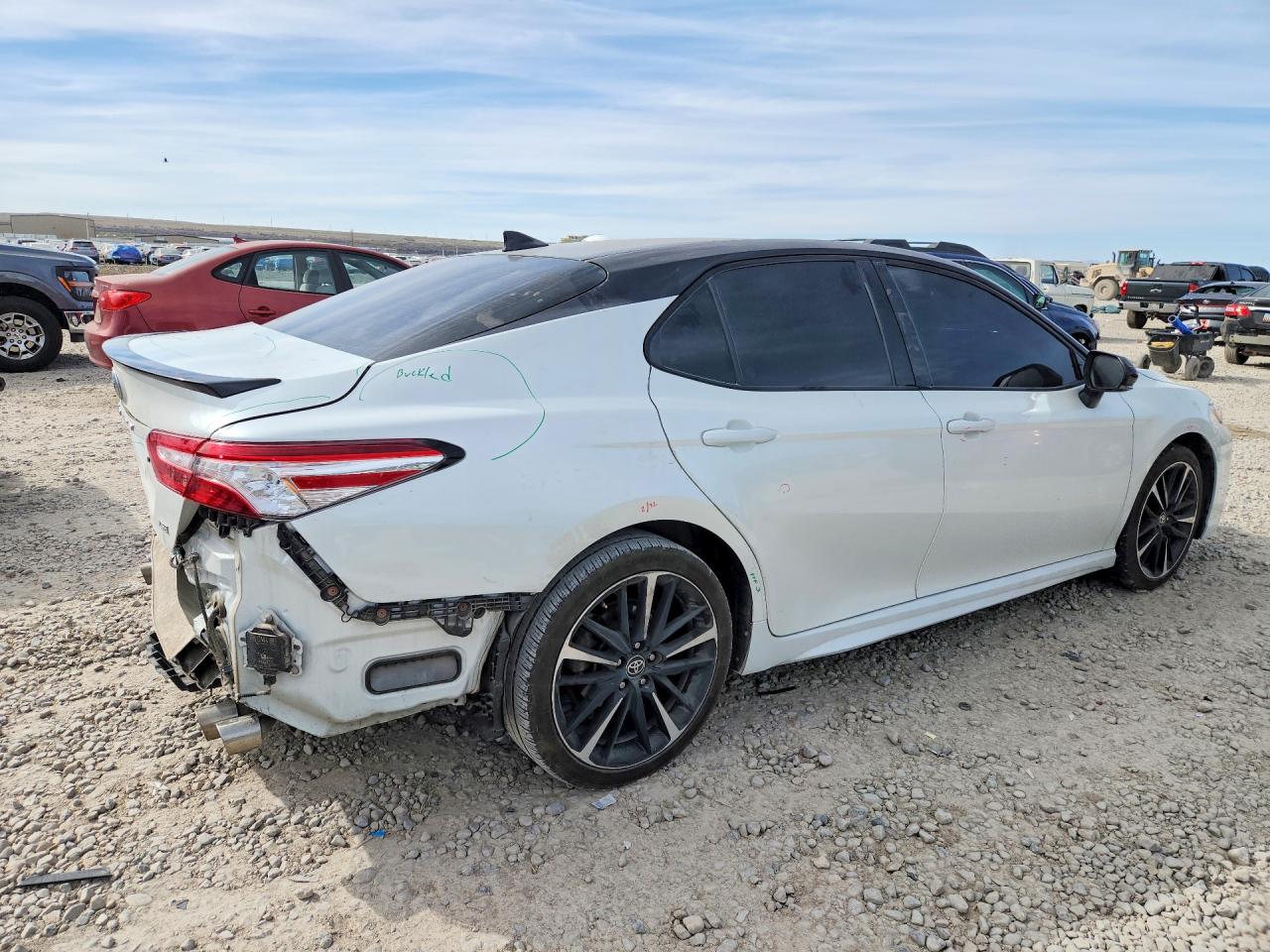 2020 TOYOTA CAMRY XSE photo 3