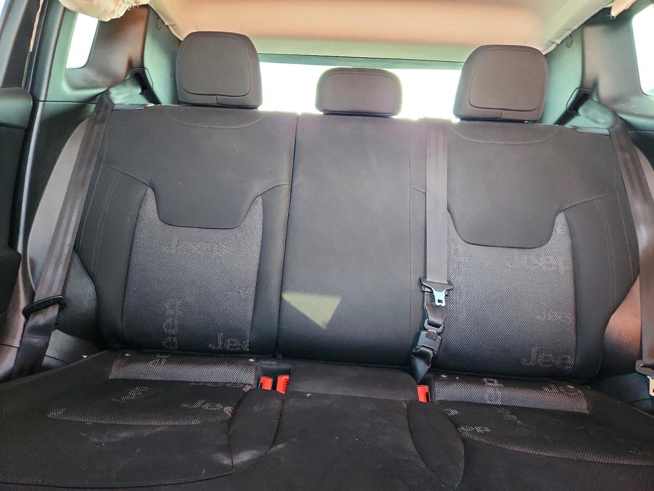 2017 JEEP RENEGADE SPORT photo 28