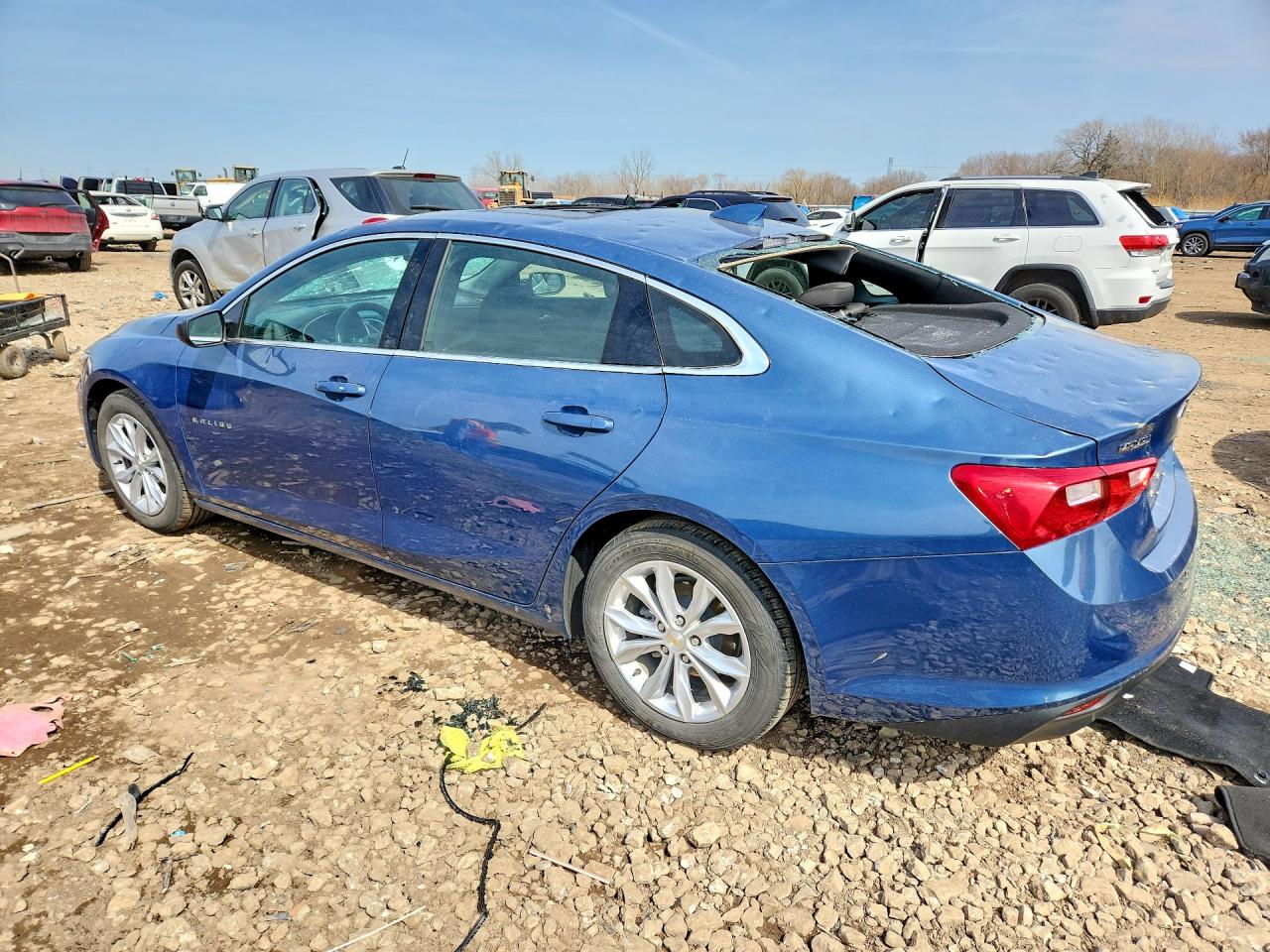 2024 CHEVROLET MALIBU LT photo 3