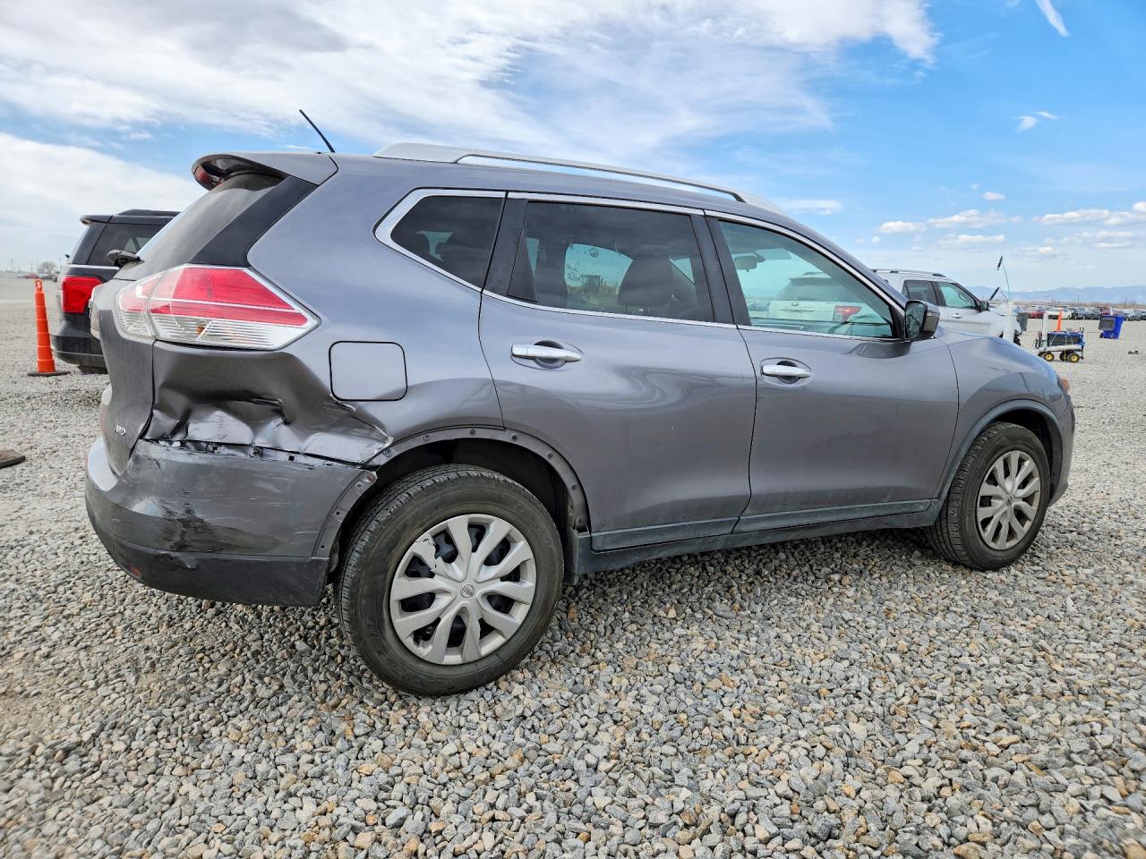 2016 NISSAN ROGUE S photo 5