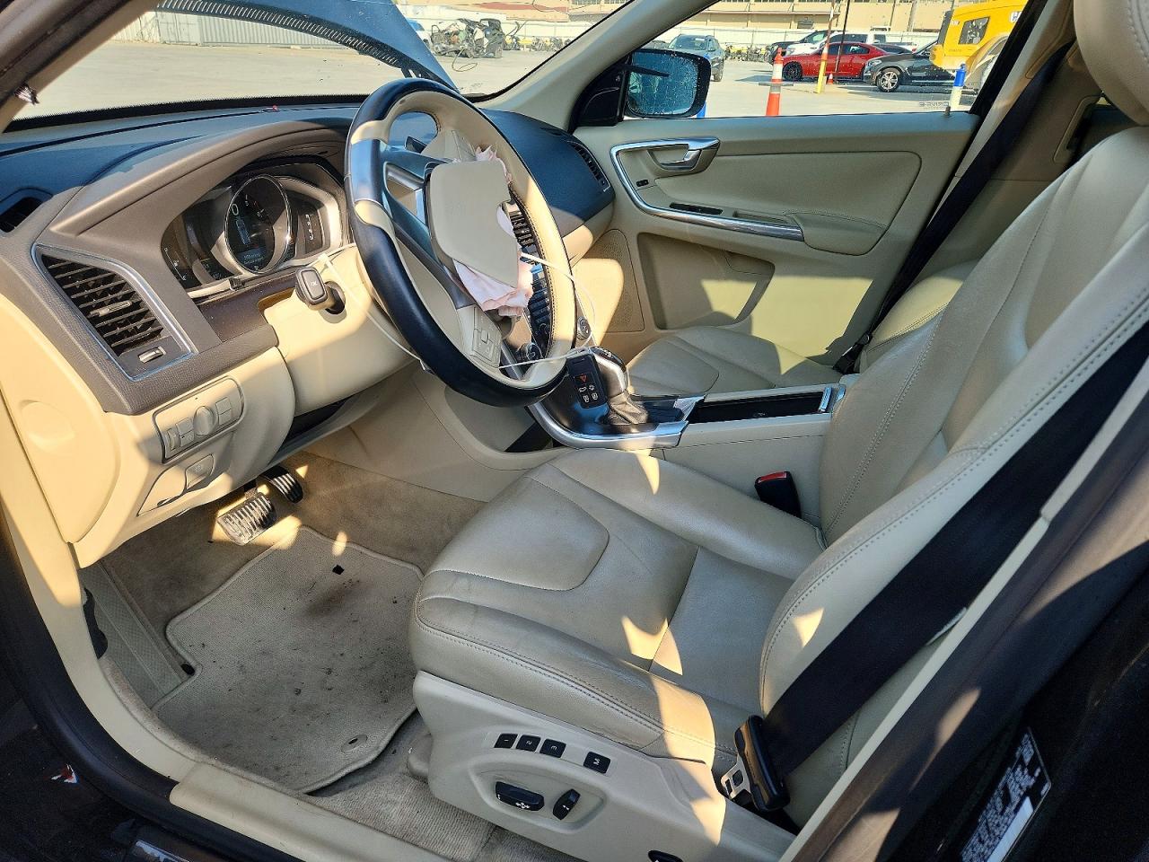 2015 VOLVO XC60 T6 PREMIER photo 13