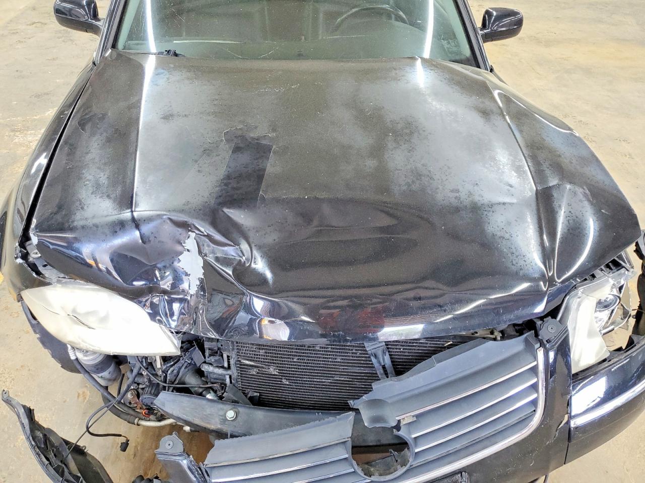 2004 VOLKSWAGEN PASSAT GLX 4MOTION photo 34