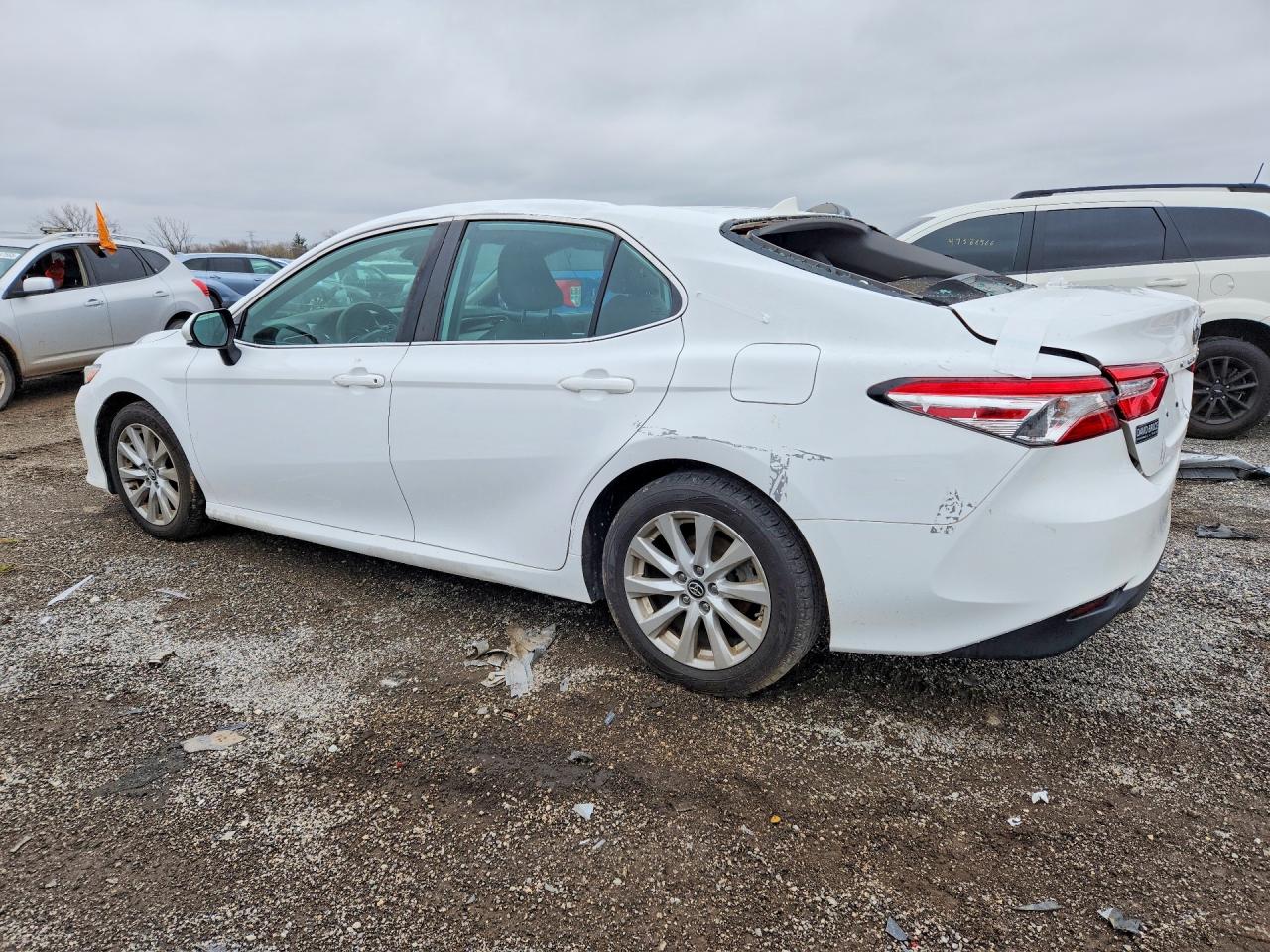 2019 TOYOTA CAMRY photo 3