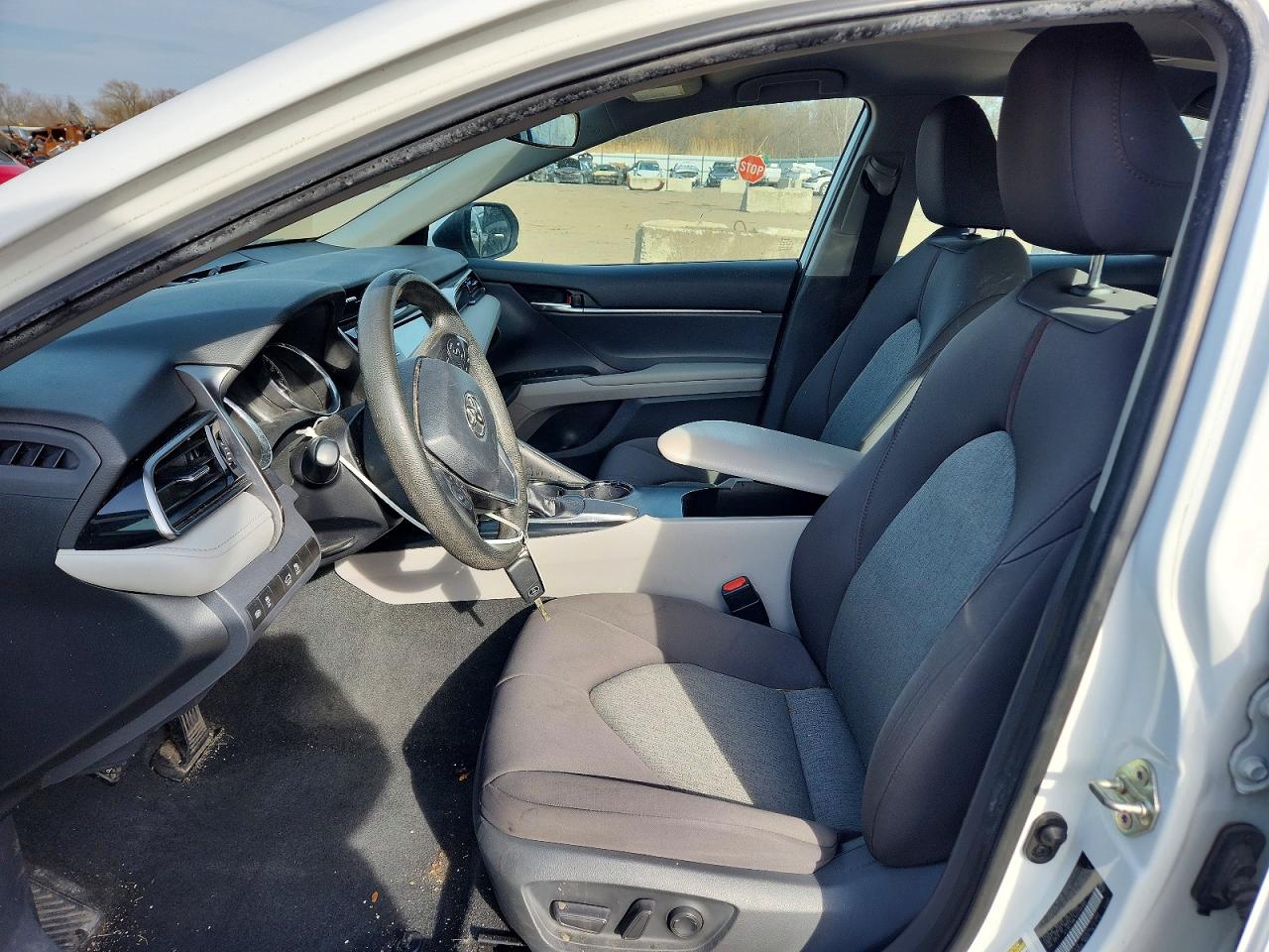 2019 TOYOTA CAMRY photo 13