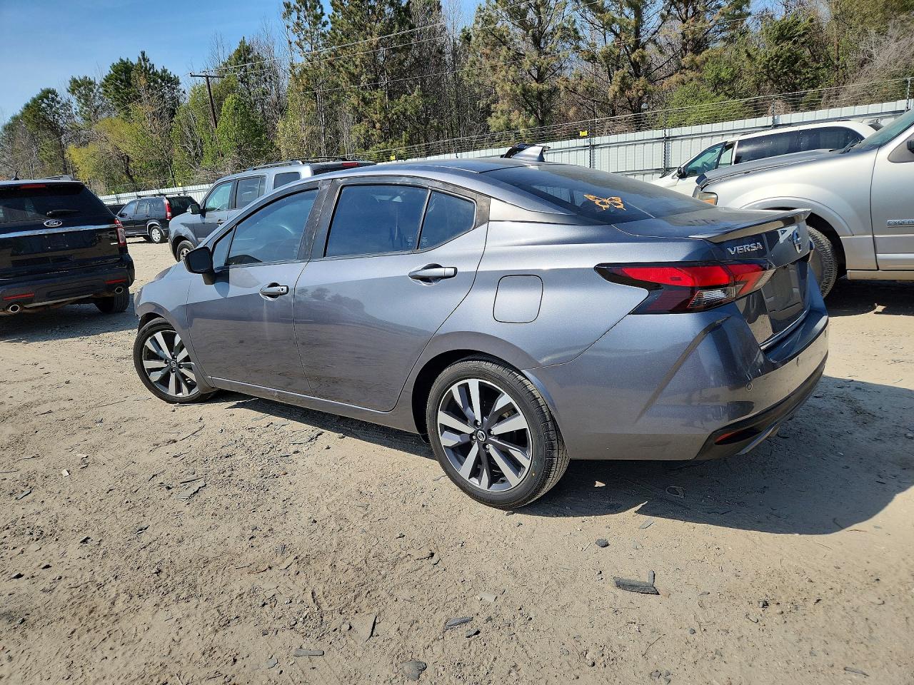2020 NISSAN VERSA SR photo 3