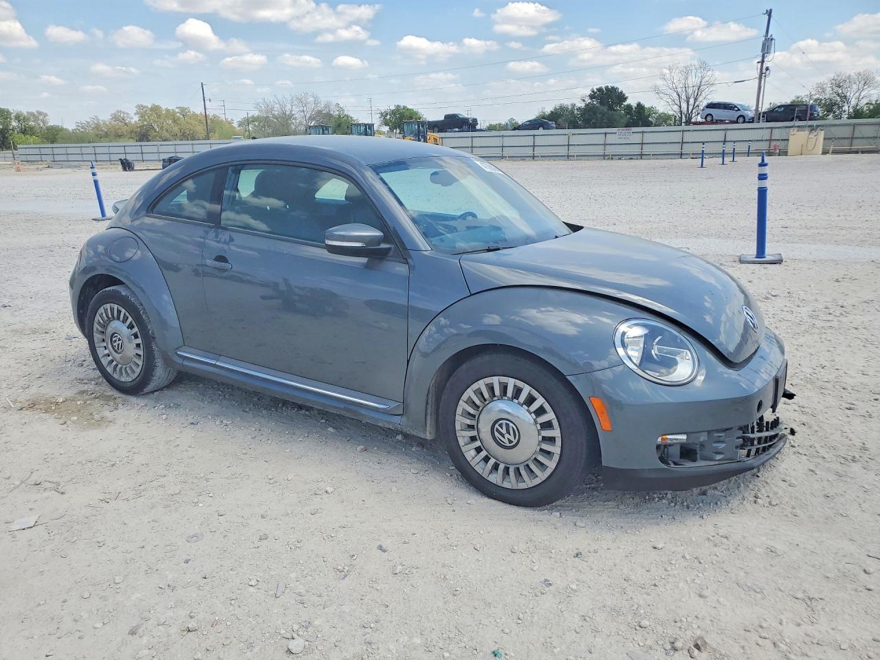 2016 VOLKSWAGEN BEETLE SE photo 7