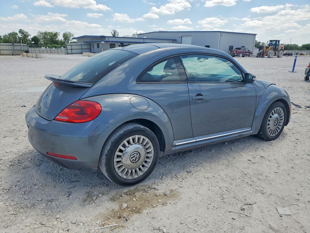 2016 VOLKSWAGEN BEETLE SE photo 5