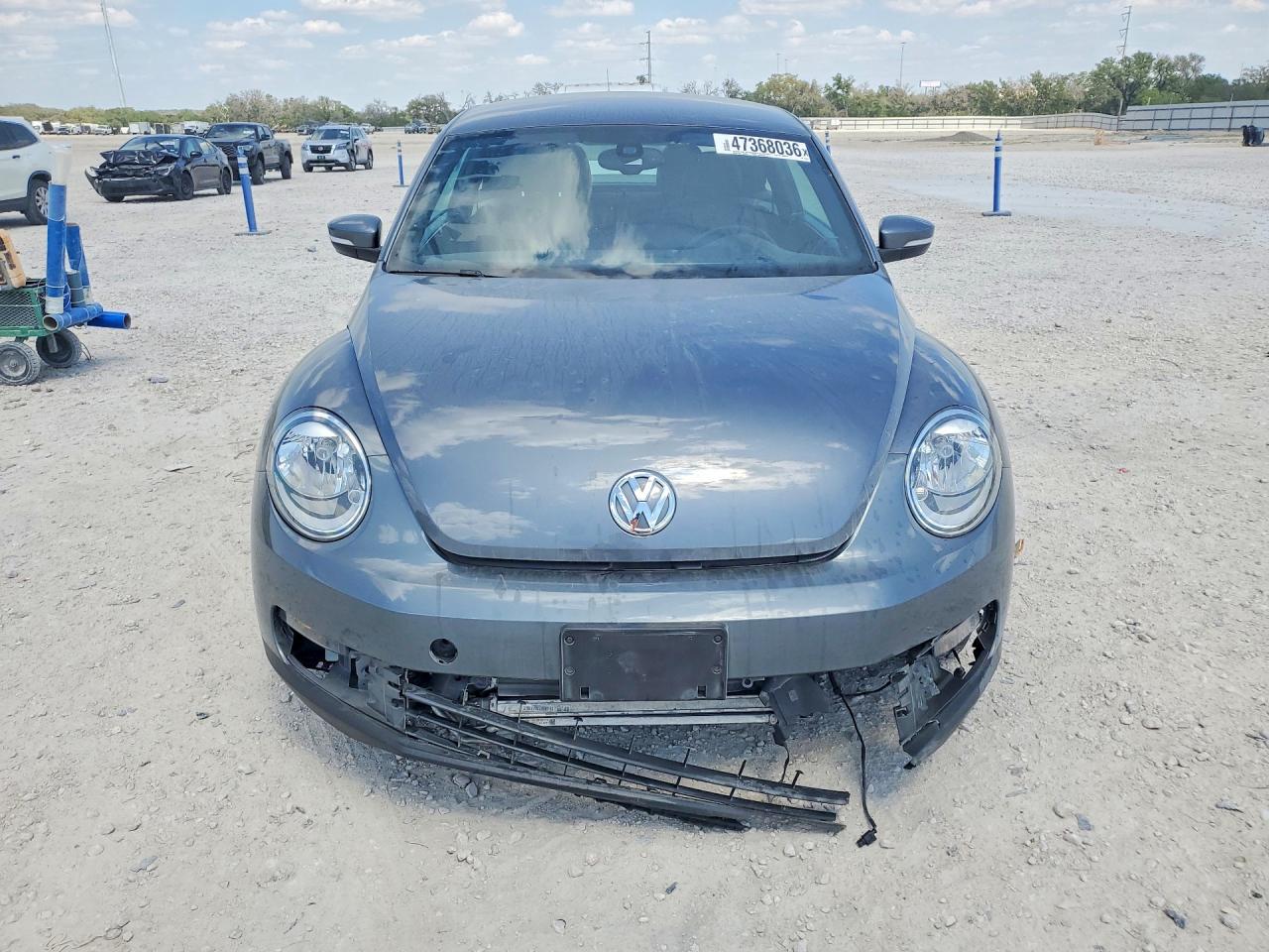 2016 VOLKSWAGEN BEETLE SE photo 9