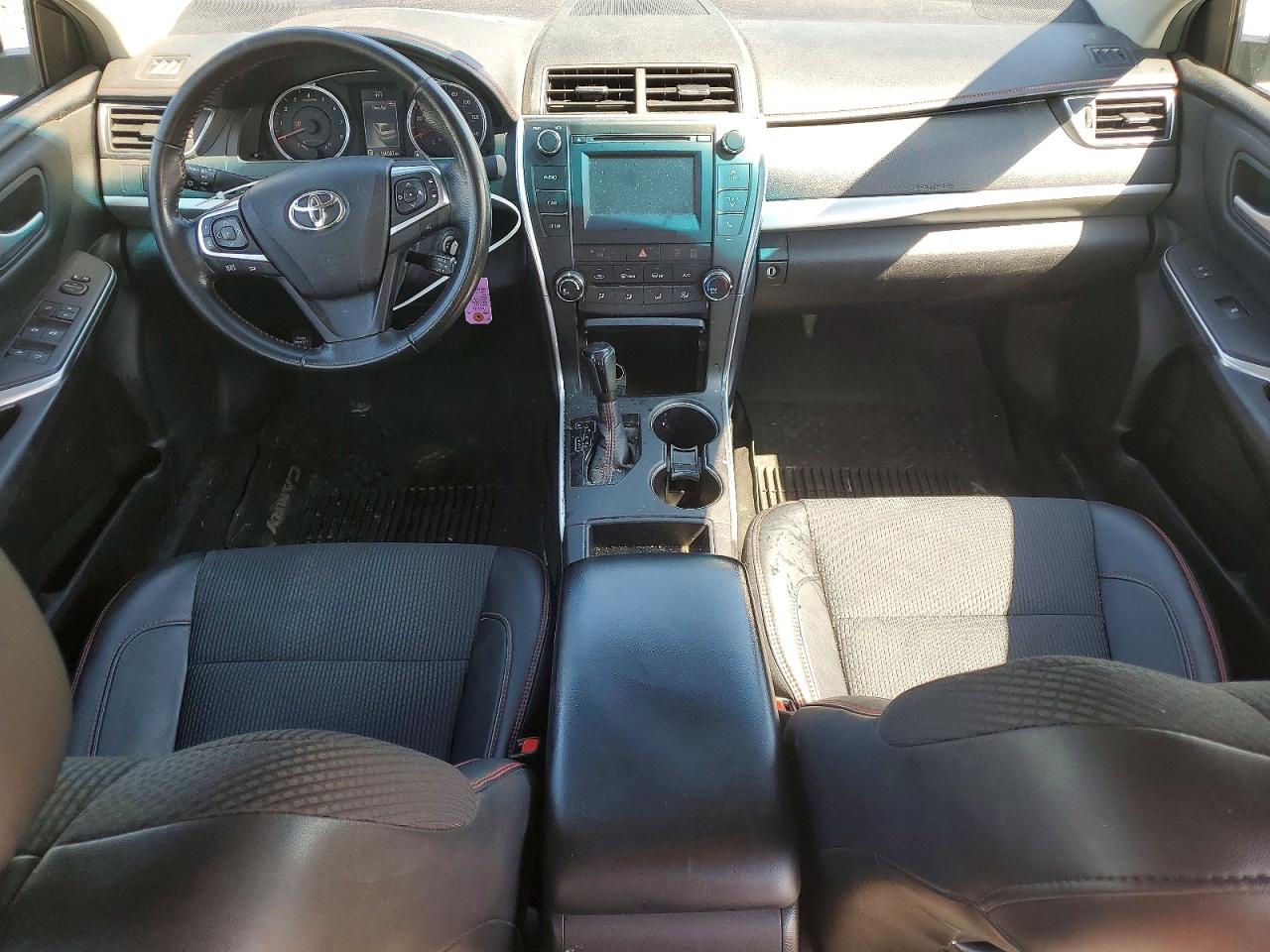2017 TOYOTA CAMRY SE photo 8