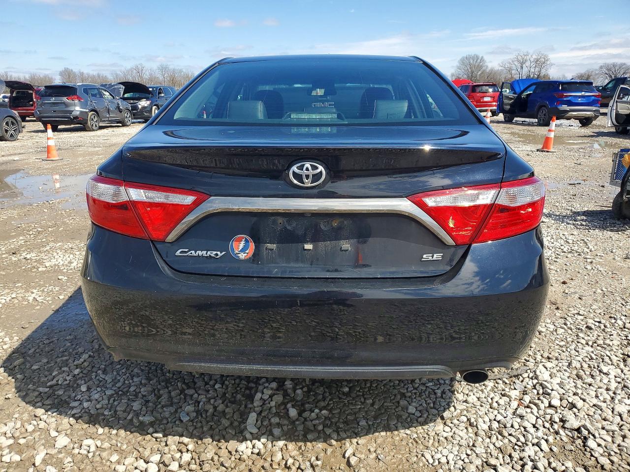 2017 TOYOTA CAMRY SE photo 6