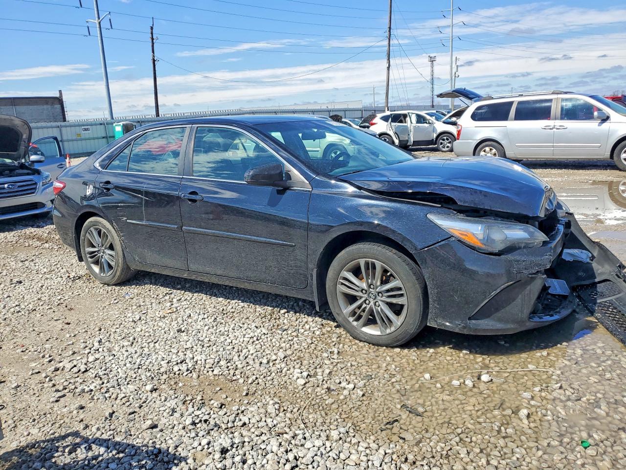 2017 TOYOTA CAMRY SE photo 4