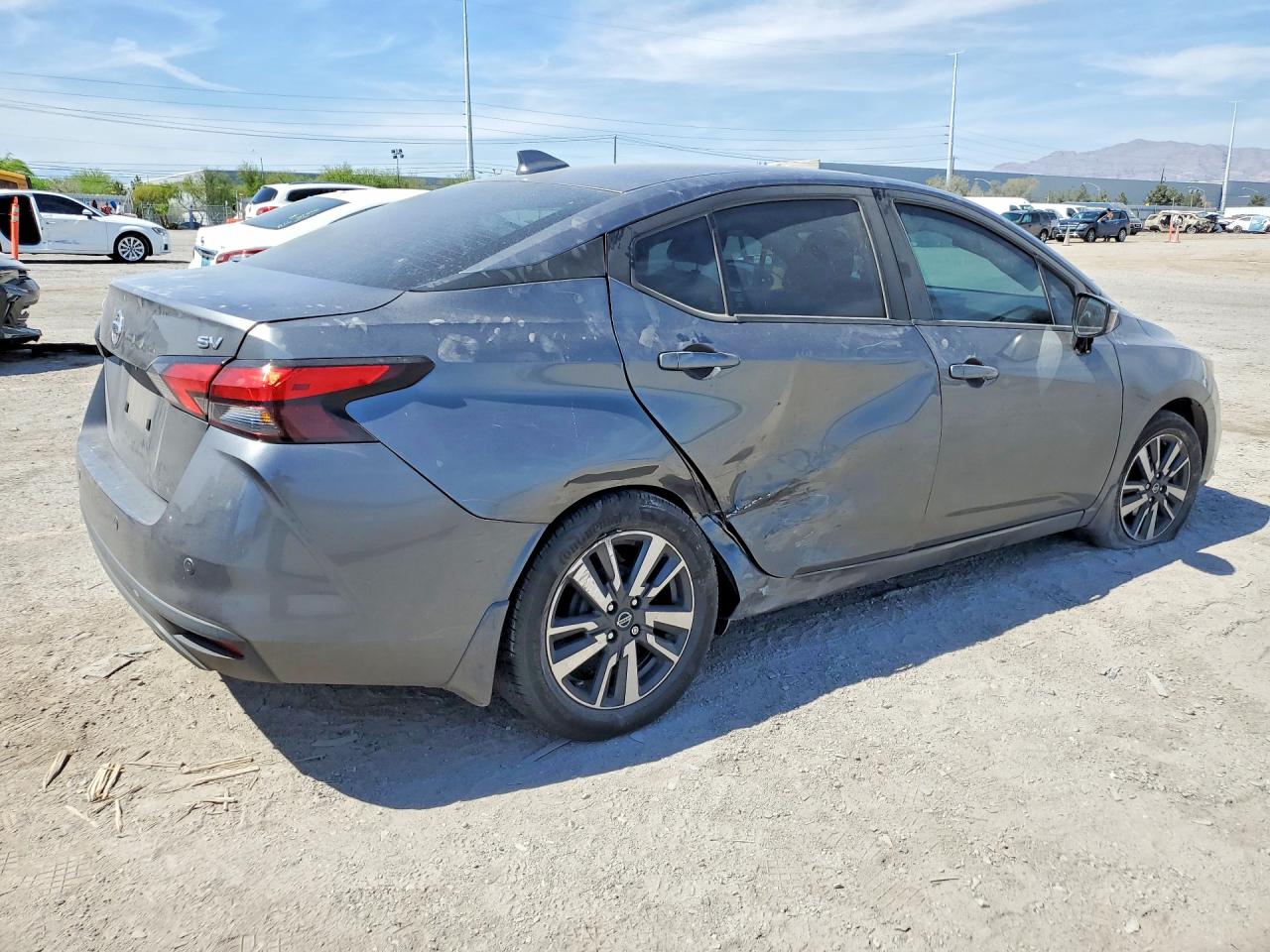 2021 NISSAN VERSA SV photo 7
