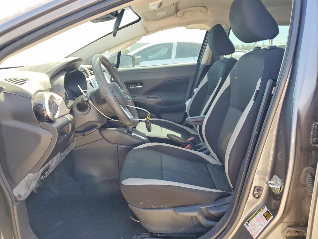 2021 NISSAN VERSA SV photo 19