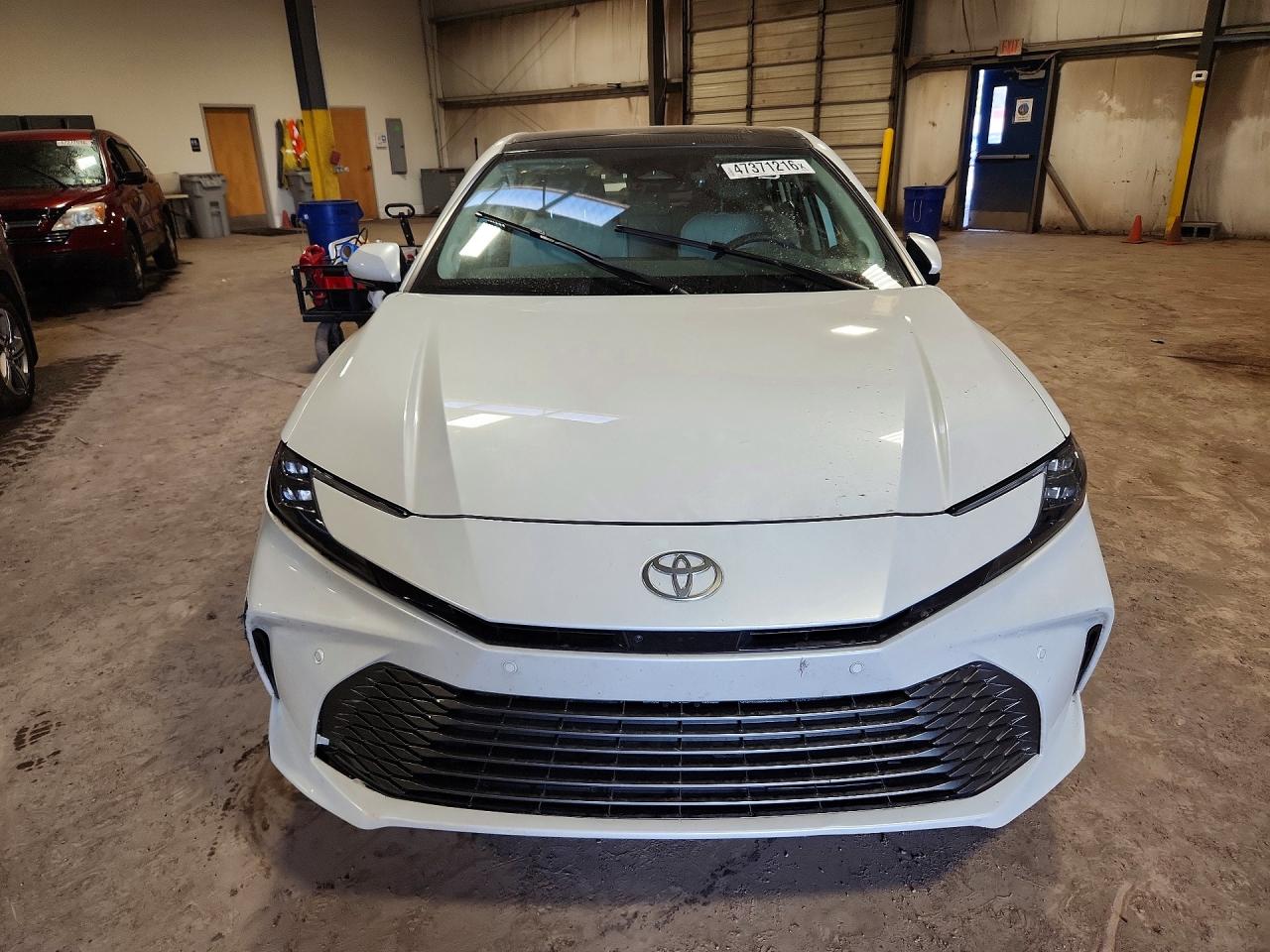 2025 TOYOTA CAMRY XLE photo 5