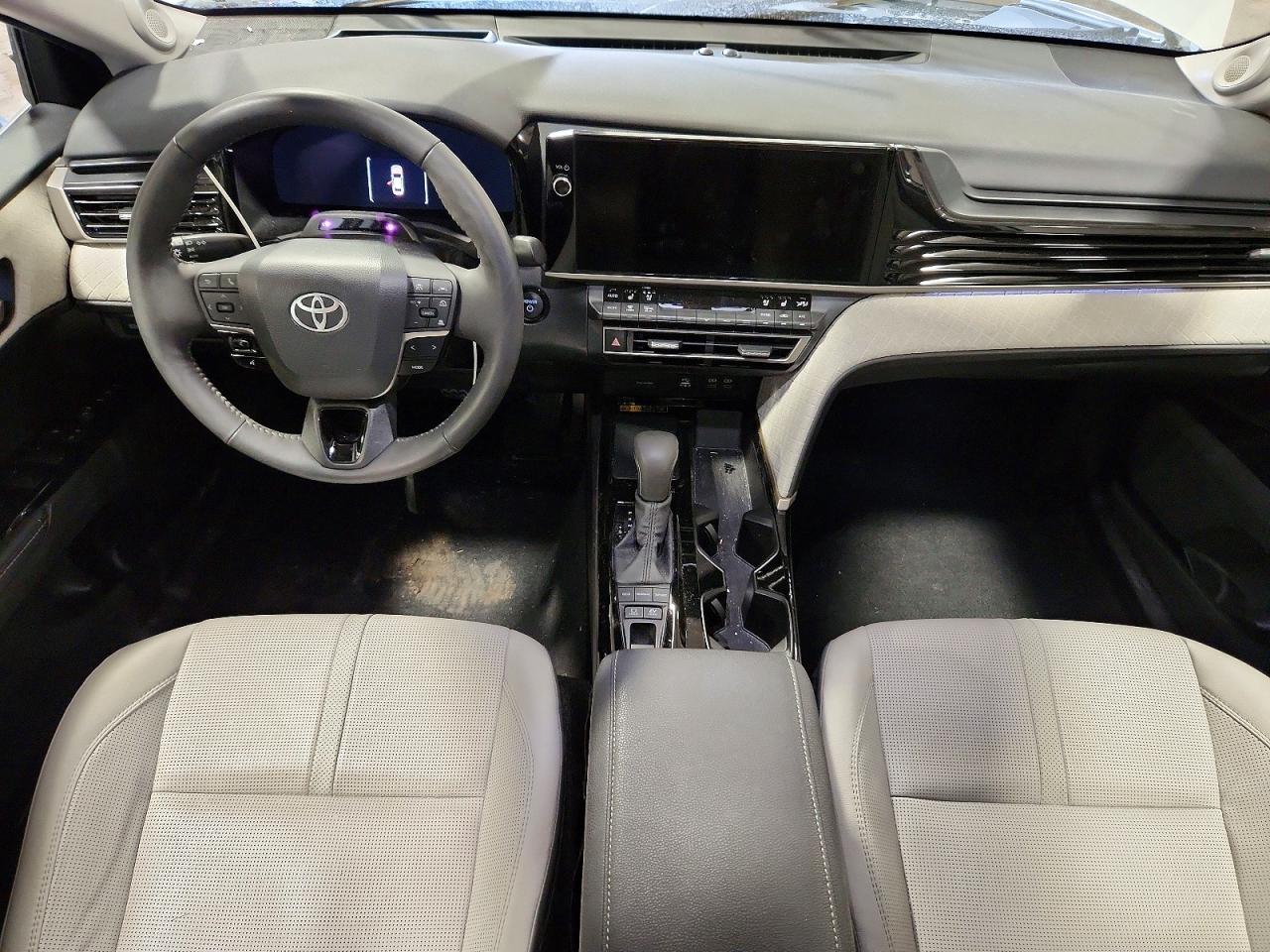 2025 TOYOTA CAMRY XLE photo 8