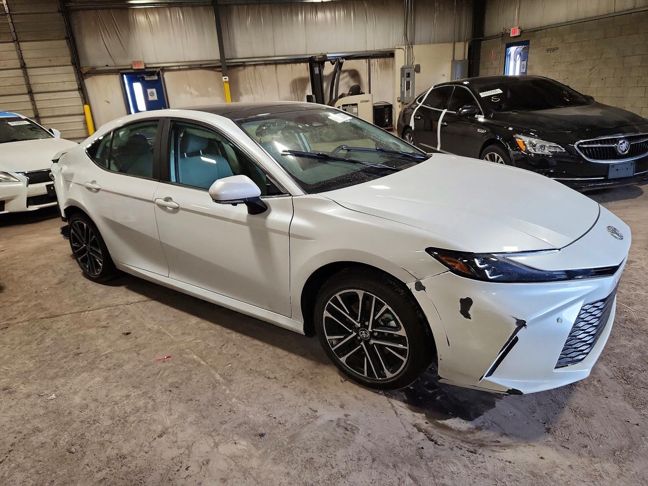 2025 TOYOTA CAMRY XLE photo 4
