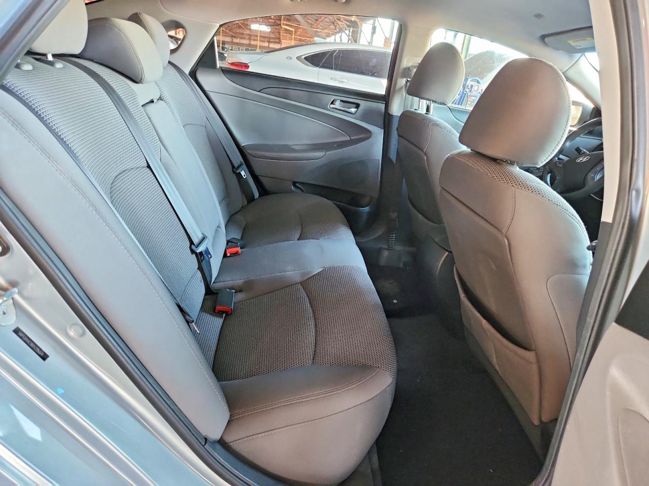 2011 HYUNDAI SONATA GLS photo 19