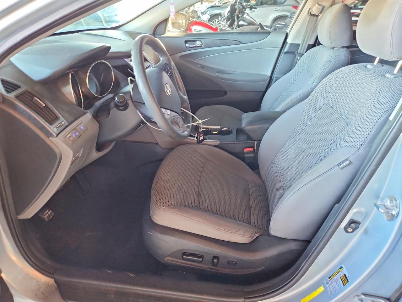 2011 HYUNDAI SONATA GLS photo 13