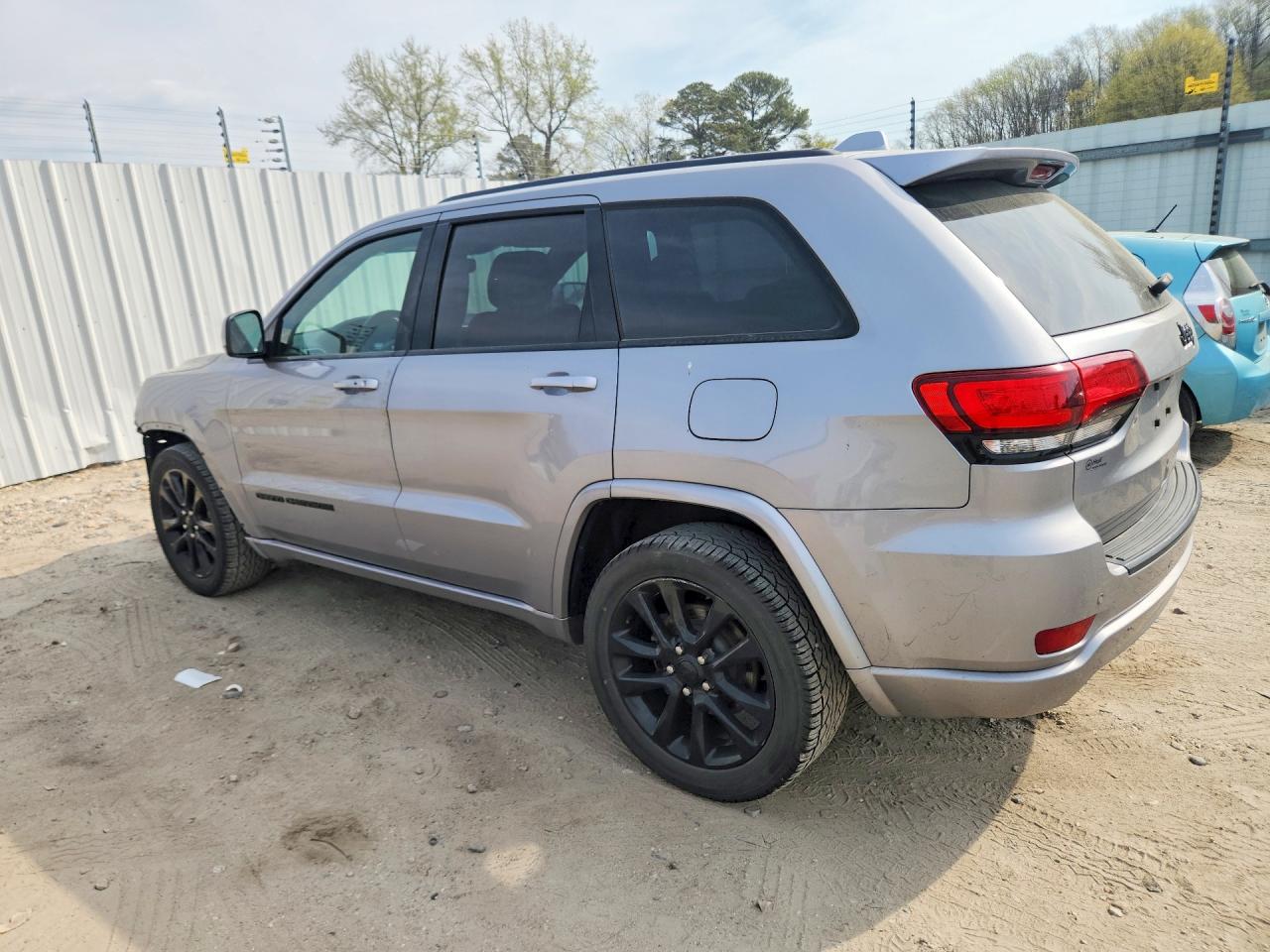 2018 JEEP GRAND CHEROKEE LAREDO photo 2